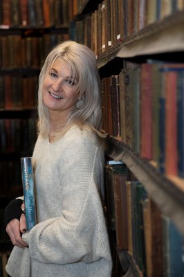 An image of author Clare Harvey