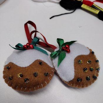 Felt Christmas puddings