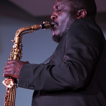 Photo of Tony Kofi playing the saxophone