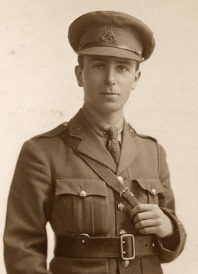 Image of a British Army Officer from the First World War in uniform