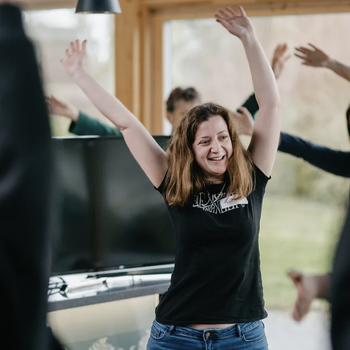 Photo of Leanne Moden with arms waving