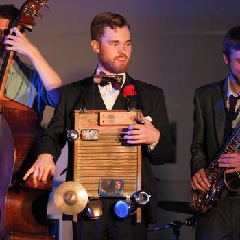 Jack from The Big Easy playing the washboard