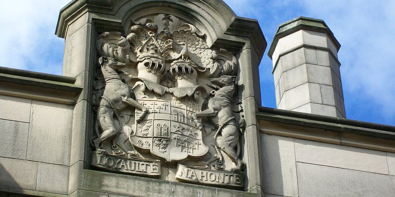 A crest on Nottingham Castle made from brown brick